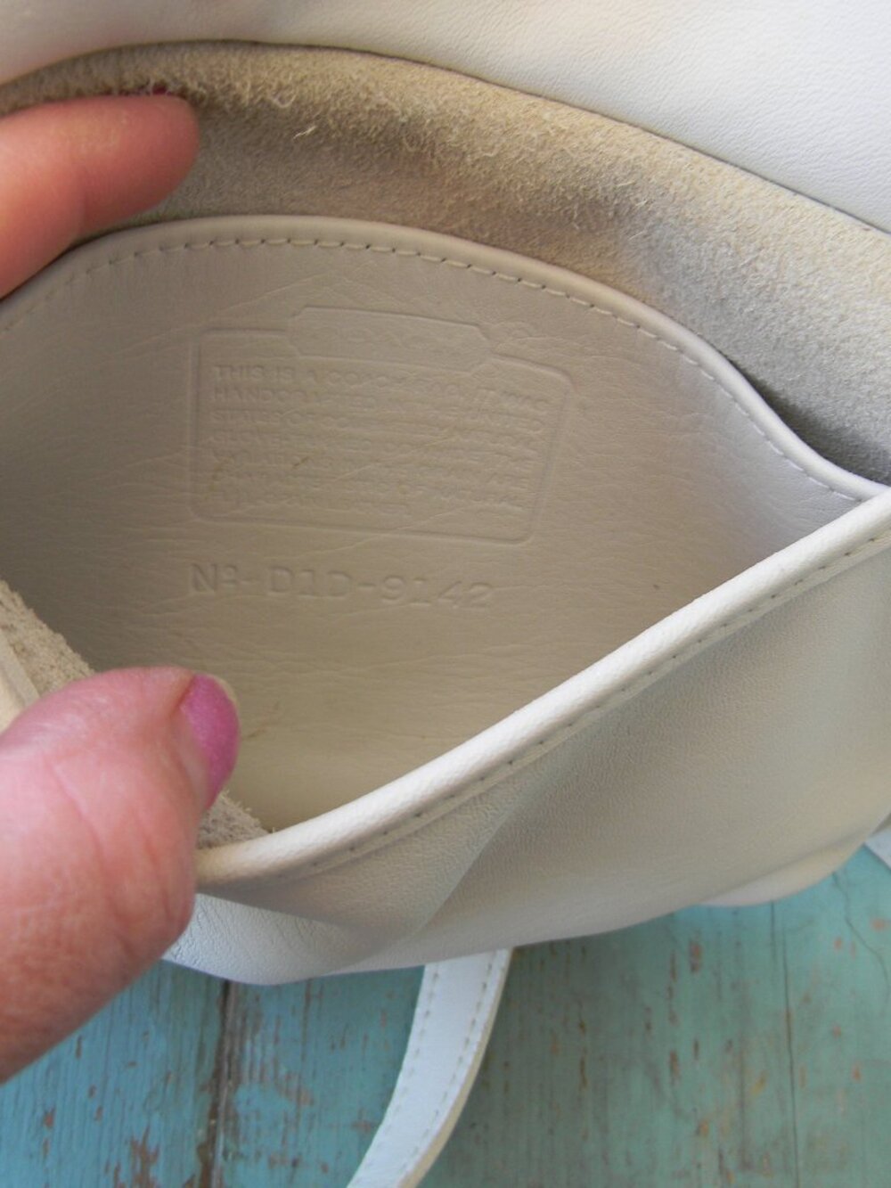 VINTAGE COACH 9142 WHITE CHALK HIPPIE CROSSBODY LEATHER SMALL BAG HANGTAG - Picture 9 of 9